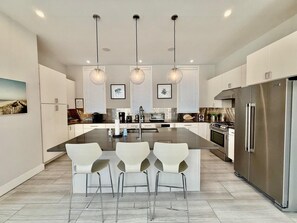 Rumah, Beberapa Tempat Tidur, akses ke kolam renang, pemandangan kebun | Dapur pribadi | Mesin pembuat kopi/teh