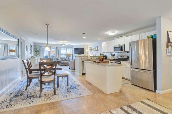 Condo, Multiple Beds, Kitchen, Pool View | Private kitchen
