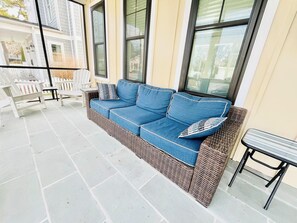 House, Multiple Beds, Pool Access, Pool View | Living area