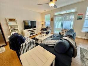 Townhome, Multiple Beds, Patio, Garden View | Living area