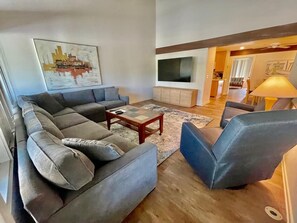 House, Multiple Beds, Kitchen, Garden View | Living area