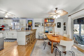 Cottage, Multiple Beds, Kitchen, Garden View (BAYARD AVENUE 1600) | Dining