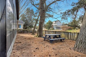 Outdoor dining - Bayard Avenue 1600 (Dewey Beach)