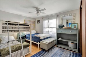 Cottage, Beberapa Tempat Tidur, dapur, pemandangan kebun (BAYARD AVENUE 1600) | 3 kamar tidur dan didekorasi berbeda-beda