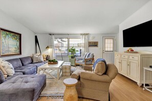 Cottage, Multiple Beds, Kitchen, Garden View (BAYARD AVENUE 1600) | Living area | MP3 dock - Bayard Avenue 1600 (Dewey Beach)