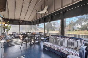 Cottage, Multiple Beds, Kitchen, Garden View (BAYARD AVENUE 1600) | Interior