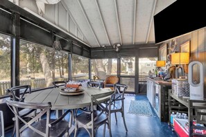 Casa de campo, varias camas, cocina, vista al jardín (BAYARD AVENUE 1600) | Restaurantes
