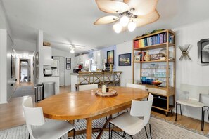 Casa de campo, varias camas, cocina, vistas al jardín (BAYARD AVENUE 1600) | Restauración