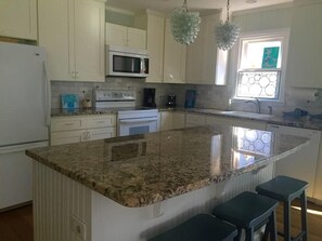 Cottage, plusieurs lits, cuisine, vue jardin | Cuisine privée | Cafetière/bouilloire