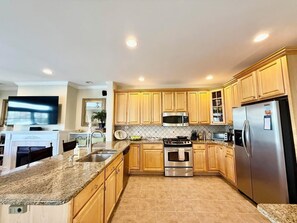 Townhome, Multiple Beds, Patio, Garden View | Private kitchen