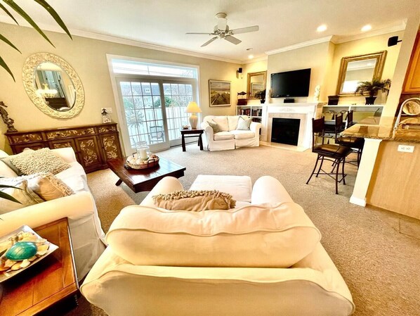 Maison en rangée, Plusieurs lits, patio, vue sur le jardin | Aire de séjour | Foyer