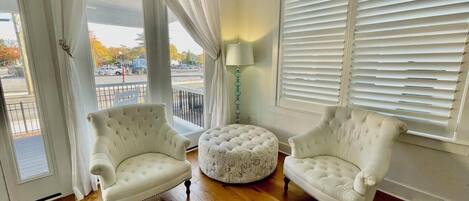 ハウス ベッド (複数台) プールアクセス プールビュー | リビング エリア | 暖炉