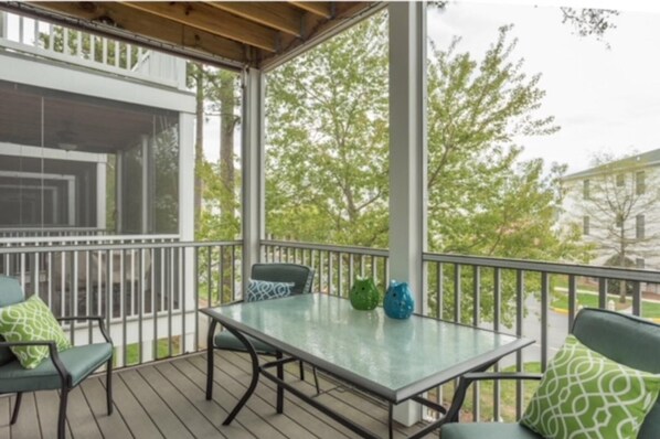 ทาวน์โฮม, หลายเตียง, ลานระเบียง, วิวสวน | วิวจากห้องพัก