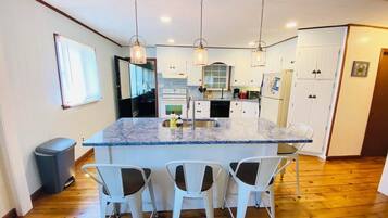 House, Multiple Beds, Pool Access, Garden View | Private kitchen