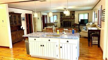 House, Multiple Beds, Pool Access, Garden View | Interior