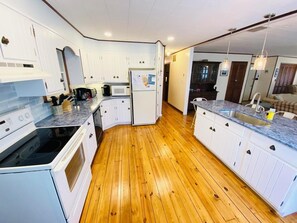 Ferienhaus, Mehrere Betten, Poolzugang, Gartenblick | Eigene Küche