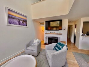 Condo, Multiple Beds, Fireplace, Garden View | Living area