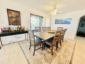 4 habitaciones, decoración personalizada y muebles diferentes 