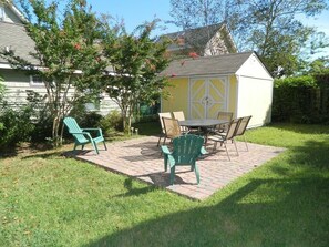Outdoor dining - Brooklyn Avenue 33 (Rehoboth Beach)