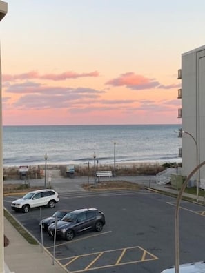 Condo, várias camas, sacada, vista para o oceano | Vista para praia/oceano
