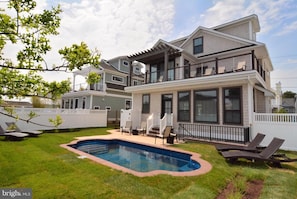 Outdoor pool - Lake Avenue 22 (Rehoboth Beach)