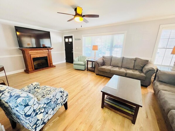 House, Multiple Beds, Balcony, Ocean View | Living area