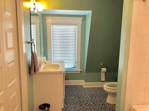 House, Multiple Beds, Kitchen, Ocean View | Bathroom