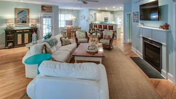 Rumah, Beberapa Tempat Tidur, perapian, pemandangan kebun | Area keluarga | Perapian