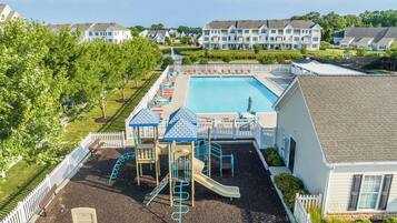 Kolam renang terbuka bermusim