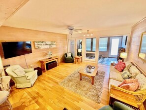 Stadtwohnung, Mehrere Betten, Balkon, Meerblick | Wohnbereich