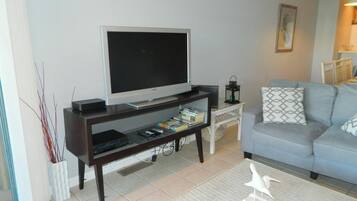 Nhà, nhiều giường, bếp, quang cảnh biển | Khu phòng khách