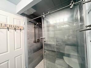 House, Multiple Beds, Balcony, Garden View | Bathroom - Saulsbury Street 1A (Dewey Beach)