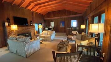 House, Multiple Beds, Patio, Garden View | Living area | Fireplace