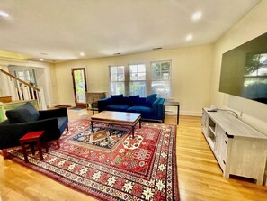 Casa, varias camas, patio, vistas al jardín | Vistas desde la habitación