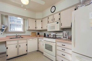 House, Multiple Beds, Fireplace, Ocean View | Private kitchen | Coffee/tea maker
