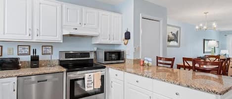 Townhome, Multiple Beds, Balcony, Partial Ocean View | Private kitchen