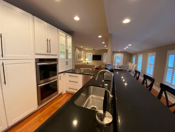 Ferienhaus, Mehrere Betten, Poolzugang, Gartenblick | Eigene Küche | Wasserkocher mit Kaffee-/Teezubehör