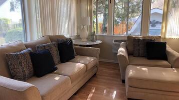 House, Multiple Beds, Kitchen, Garden View | Living area