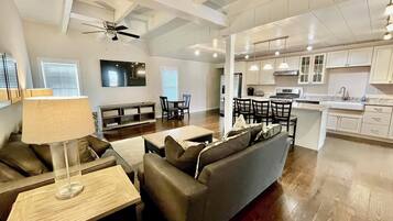 House, Multiple Beds, Kitchen, Garden View | Living area