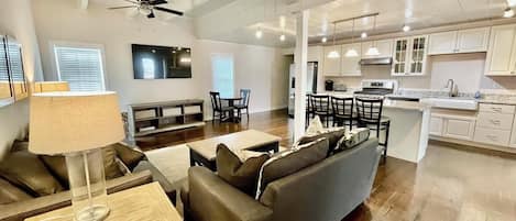 House, Berbilang Katil, Kitchen, Garden View | Ruang tamu