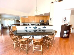 8 habitaciones, decoración personalizada y muebles diferentes