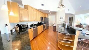 House, Multiple Beds, Balcony, Garden View | Private kitchen | Coffee/tea maker