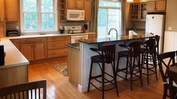 House, Berbilang Katil, Patio | Dapur peribadi | Pembancuh kopi/teh