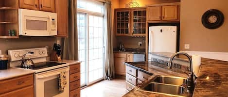 Casa, varias camas, patio | Cocina privada | Cafetera o tetera