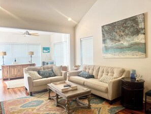 Hus, flere senger, kjøkken, hageutsikt | Oppholdsområde