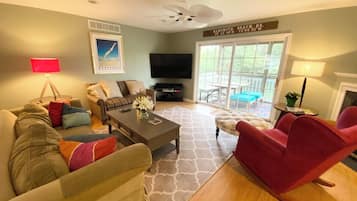 House, Multiple Beds, Patio, Garden View | Living area | Fireplace