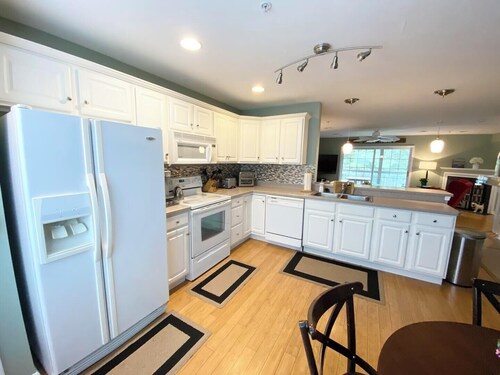 Canal Landing Court 36