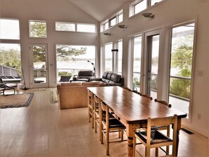 Casa, varias camas, acceso a la piscina, vistas al río | Interior