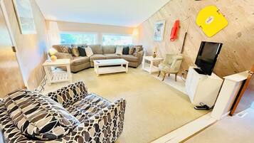 House, Multiple Beds, Kitchen, Garden View | Living area