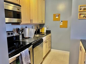 Appart'hôtel, plusieurs lits, balcon, vue jardin | Cuisine privée | Cafetière/bouilloire